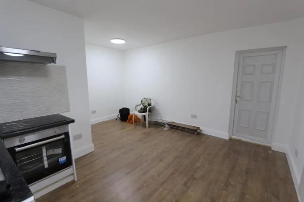 Refurbished Self-Contained Studio, Bills Included, 10 Mins to Ilford Station