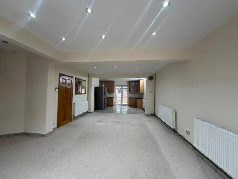 3/4 bedroom house for rent in Heston TW5 0HN