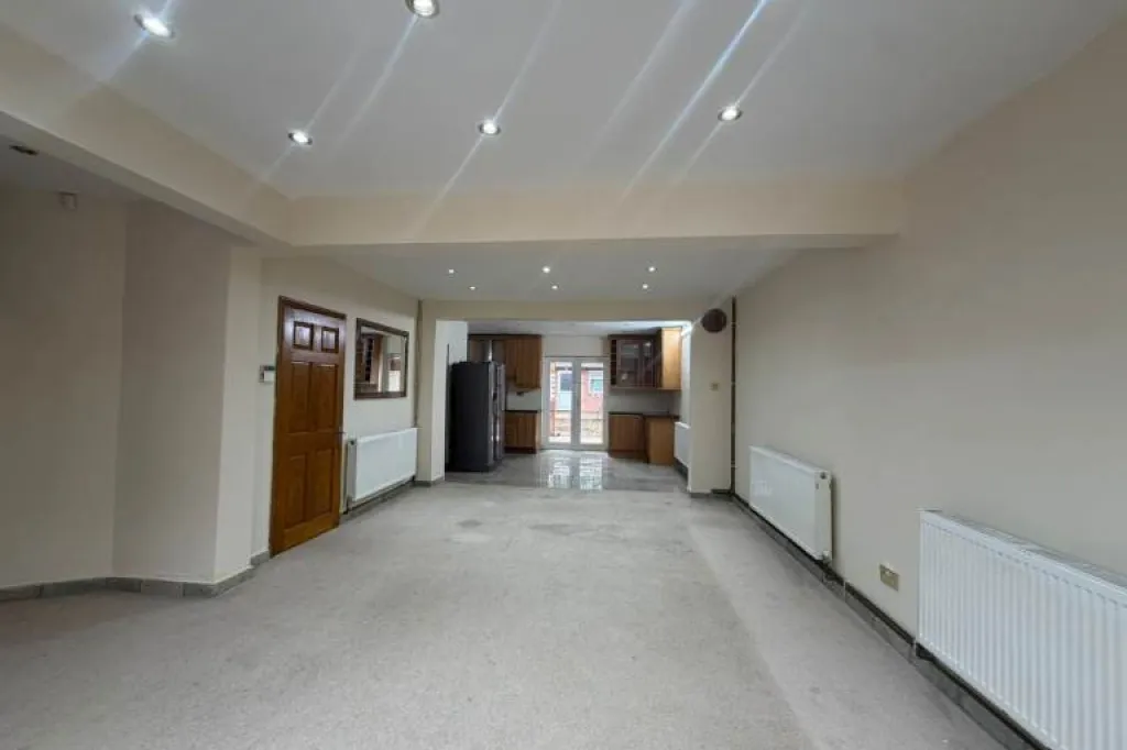 3/4 bedroom house for rent in Heston TW5 0HN