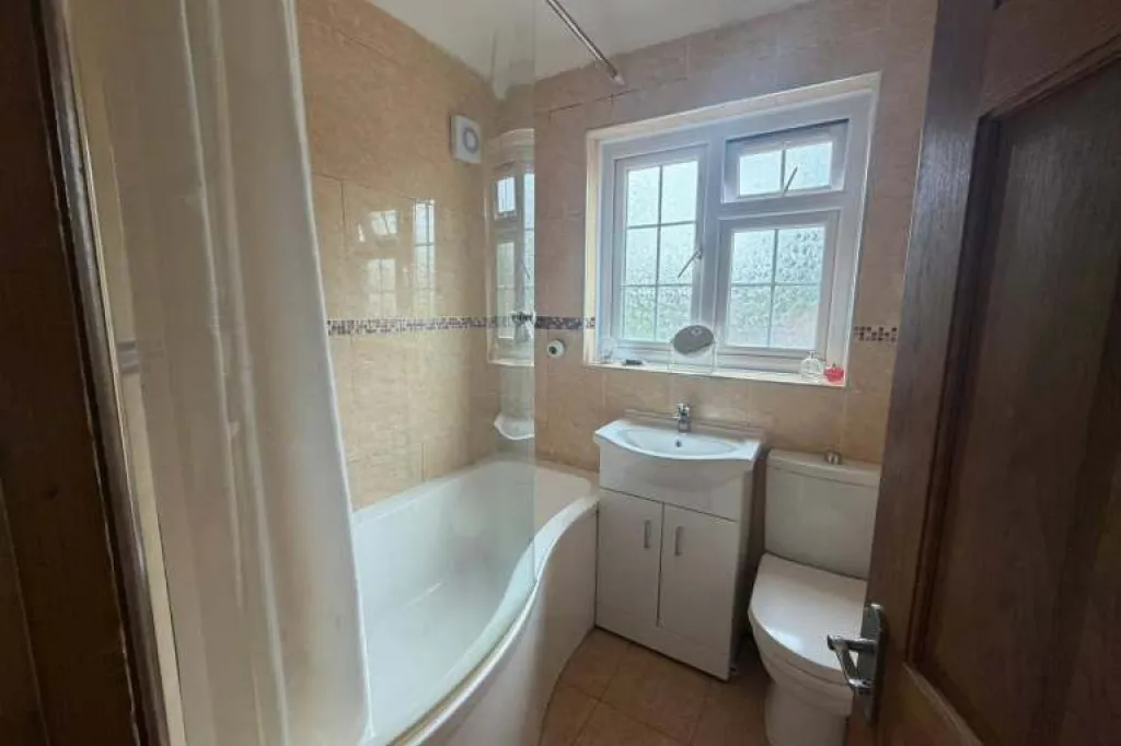3/4 bedroom house for rent in Heston TW5 0HN