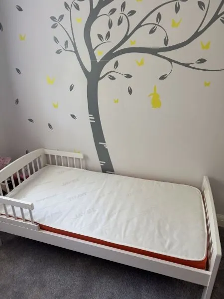 Toddler bed with mattress