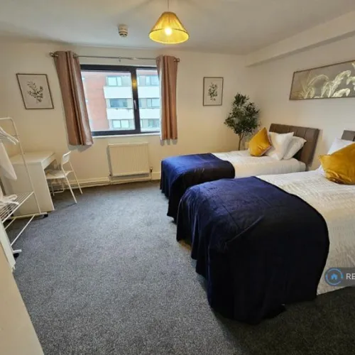 2 bedroom flat in Clayton Road Road, Hayes, UB3 (2 bed) (#2858177)