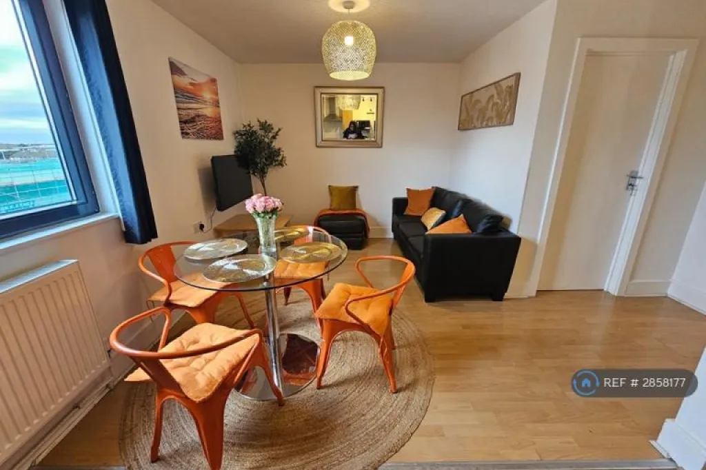 2 bedroom flat in Clayton Road Road, Hayes, UB3 (2 bed) (#2858177)