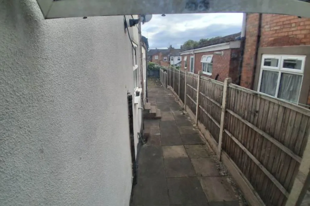 3 bedroom 2 receptions