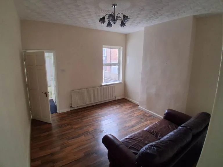 3 bedroom 2 receptions