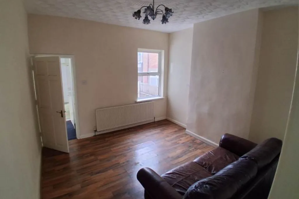 3 bedroom 2 receptions