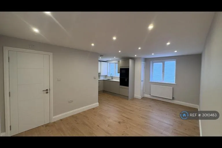 2 bedroom flat in Chadbone Close, Aylesbury, HP20 (2 bed) (#3010483)