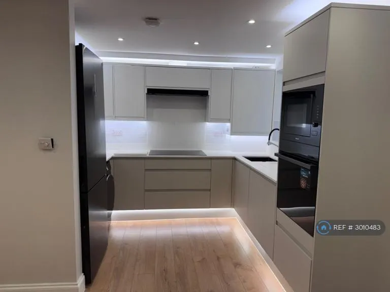 2 bedroom flat in Chadbone Close, Aylesbury, HP20 (2 bed) (#3010483)