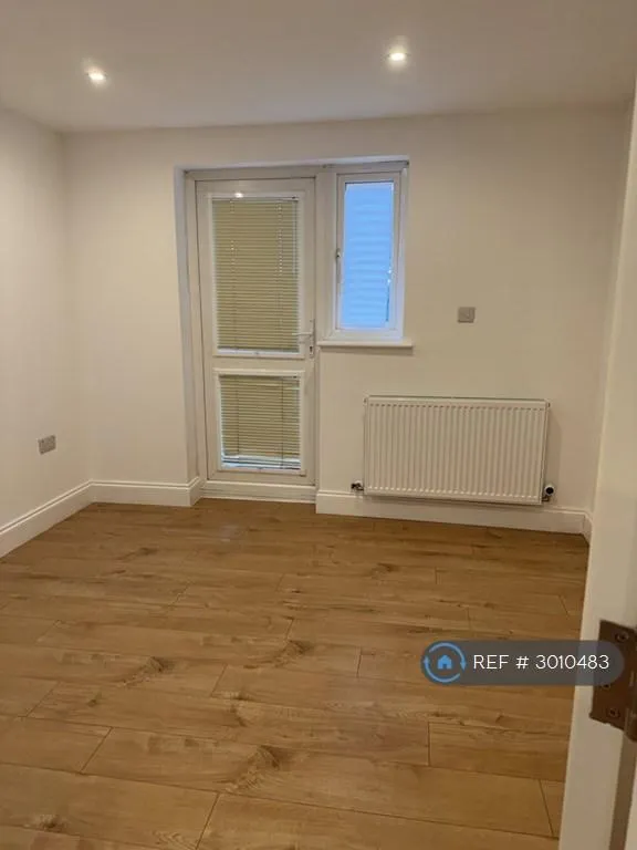 2 bedroom flat in Chadbone Close, Aylesbury, HP20 (2 bed) (#3010483)