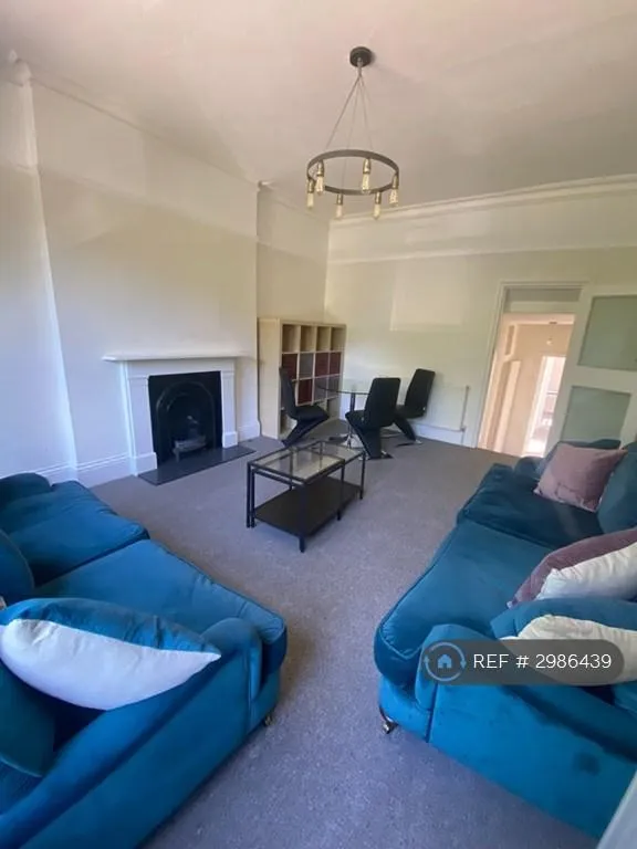 1 bedroom flat in Castlebar Road, London, W5 (1 bed) (#2986439)