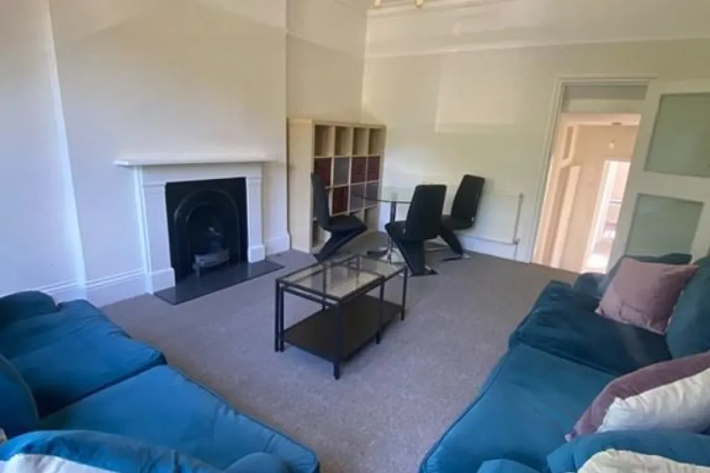 1 bedroom flat in Castlebar Road, London, W5 (1 bed) (#2986439)