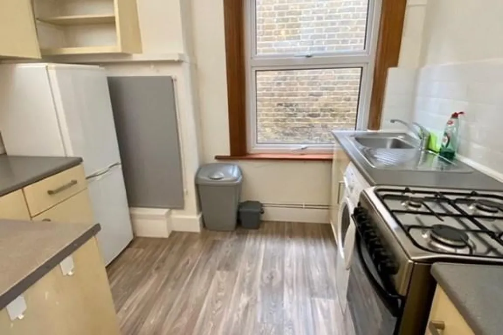 1 bedroom flat in Castlebar Road, London, W5 (1 bed) (#2986439)
