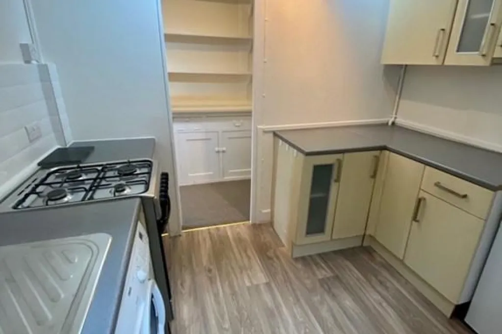 1 bedroom flat in Castlebar Road, London, W5 (1 bed) (#2986439)