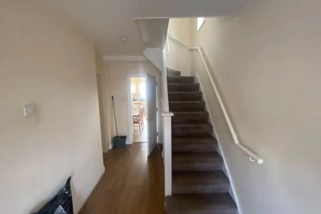 Spacious 4-bedroom semi-detached house to rent in Wembley - Wigginton Way