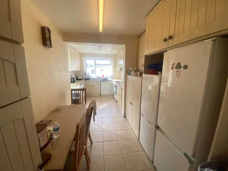 Spacious 4-bedroom semi-detached house to rent in Wembley - Wigginton Way