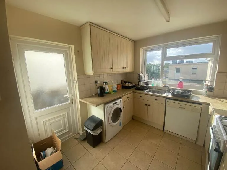 Spacious 4-bedroom semi-detached house to rent in Wembley - Wigginton Way