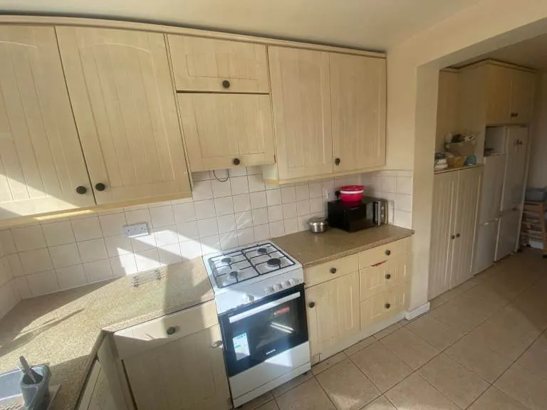Spacious 4-bedroom semi-detached house to rent in Wembley - Wigginton Way