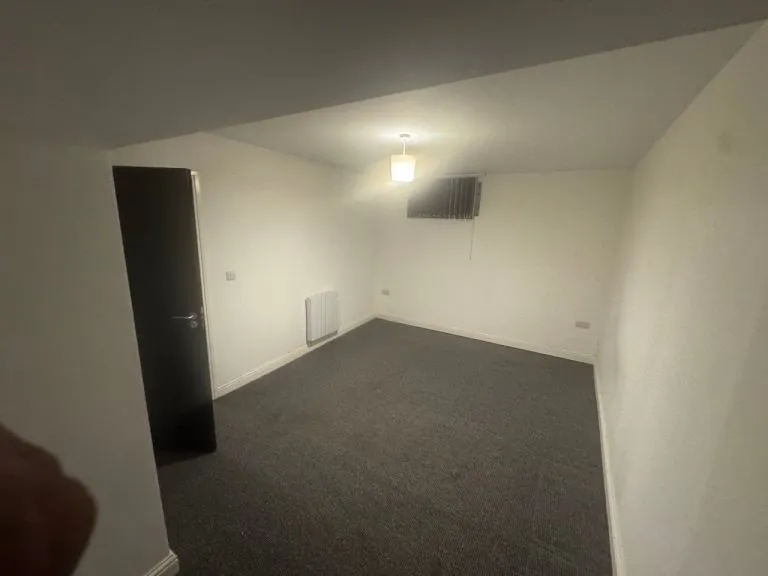 2 bed large ground floor flat