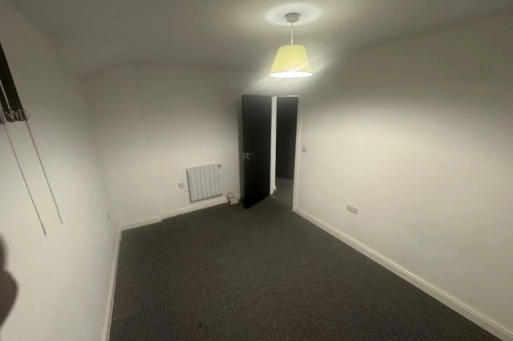 2 bed large ground floor flat