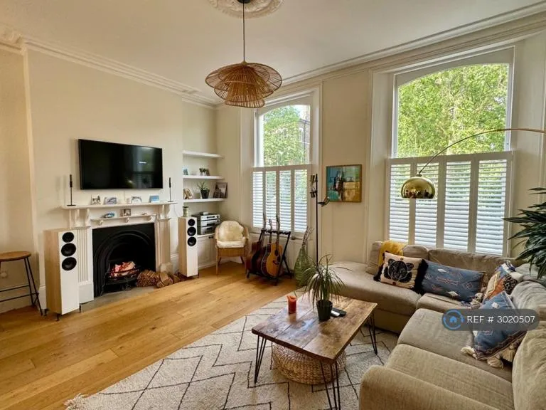 2 bedroom flat in Hazellville Road, London, N19 (2 bed) (#3020507)