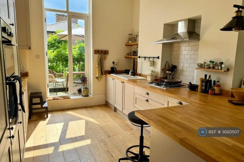 2 bedroom flat in Hazellville Road, London, N19 (2 bed) (#3020507)