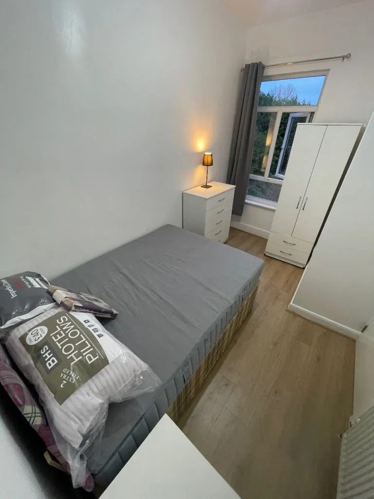 Wanted flat to rent please dudley area