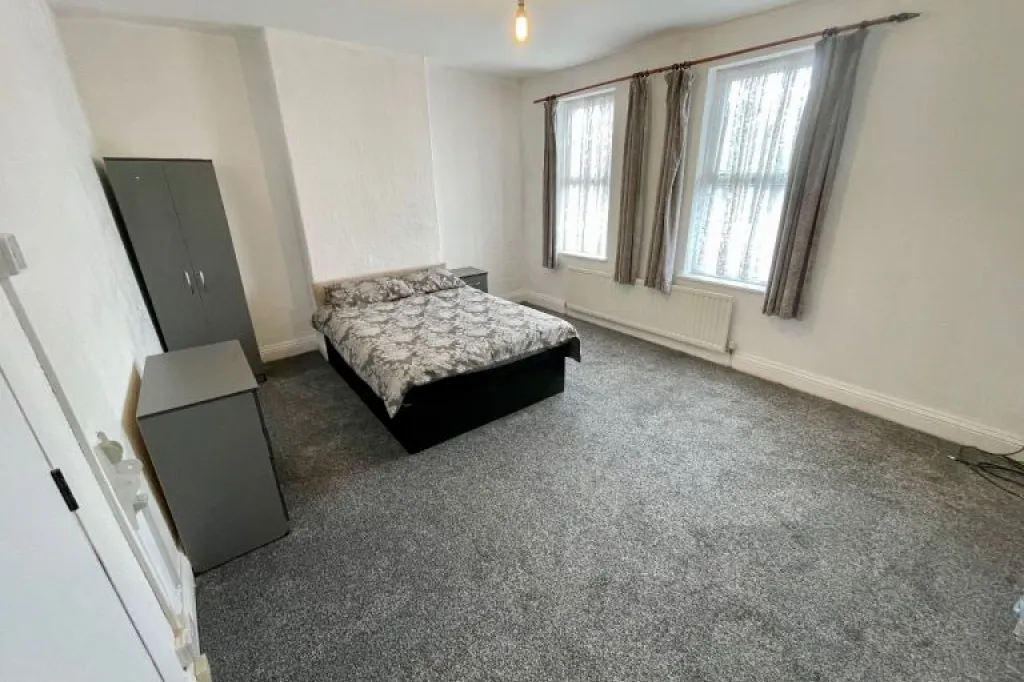 Wanted flat to rent please dudley area