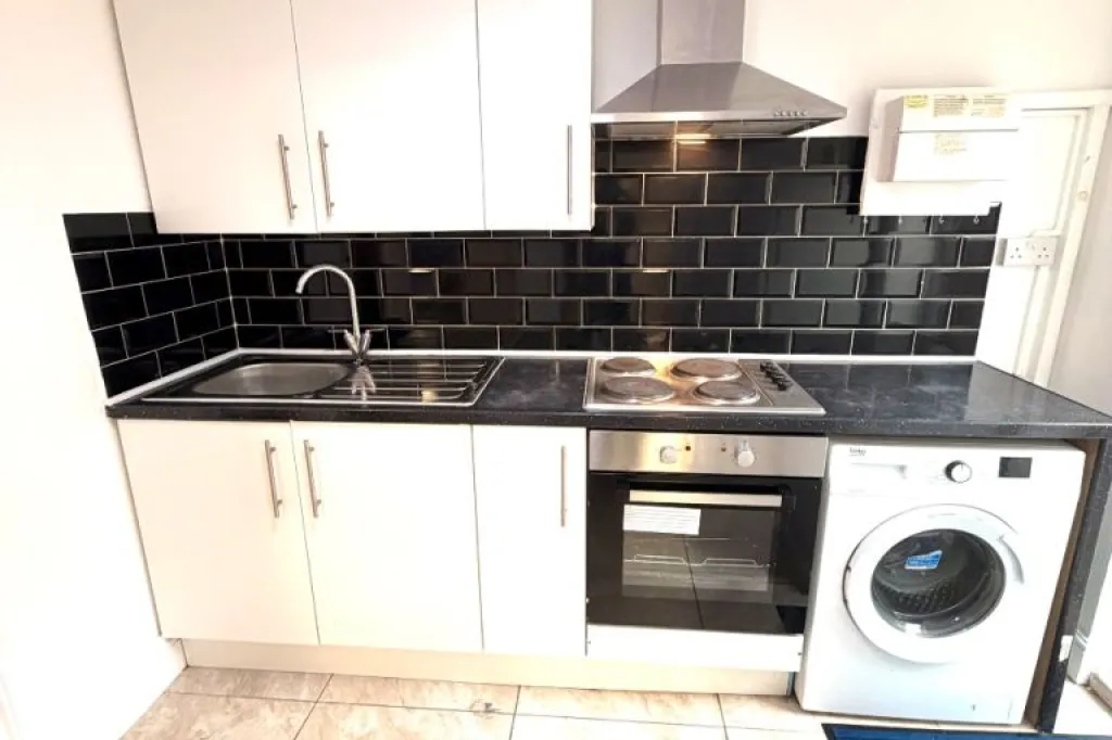 Wanted flat to rent please dudley area