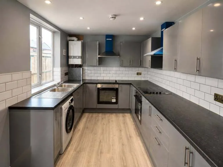 6 Bed HMO House Worksop S80 Near Bassetlaw Hospital | COMPANY LET ALLOWED