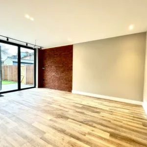 3 bed apartment in the Heart of Whetston, Totteridge Lane, Whetstone, North London, N20-Ref: 2104