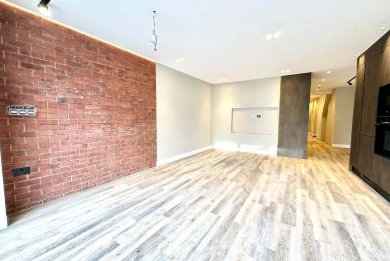 3 bed apartment in the Heart of Whetston, Totteridge Lane, Whetstone, North London, N20-Ref: 2104