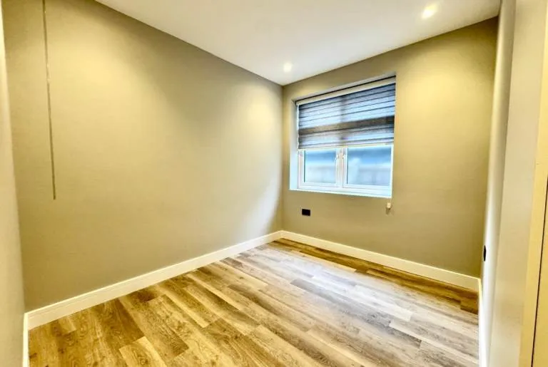 3 bed apartment in the Heart of Whetston, Totteridge Lane, Whetstone, North London, N20-Ref: 2104