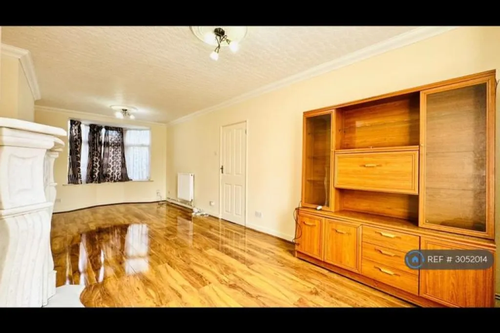 2 bedroom house in Longbridge Road, Dagenham, RM8 (2 bed) (#3052014)
