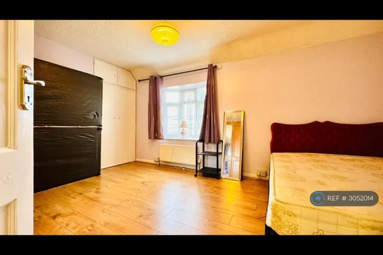 2 bedroom house in Longbridge Road, Dagenham, RM8 (2 bed) (#3052014)
