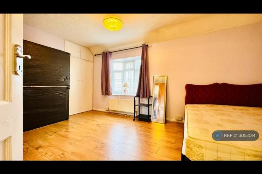 2 bedroom house in Longbridge Road, Dagenham, RM8 (2 bed) (#3052014)