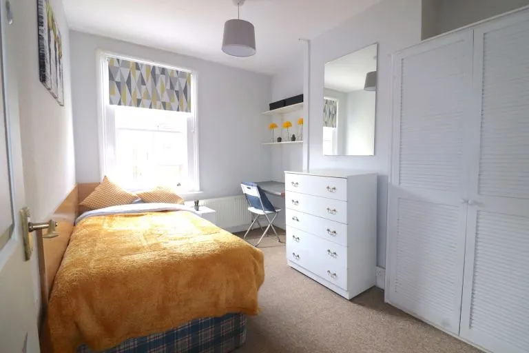 5 bedrooms in Boulter Street, Oxford, OX4 Book Online - The Rent Guru {16}
