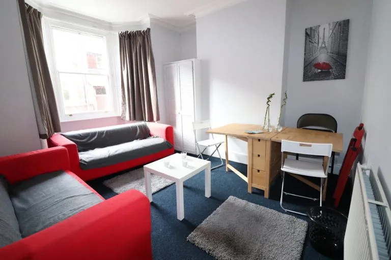 5 bedrooms in Boulter Street, Oxford, OX4 Book Online - The Rent Guru {16}
