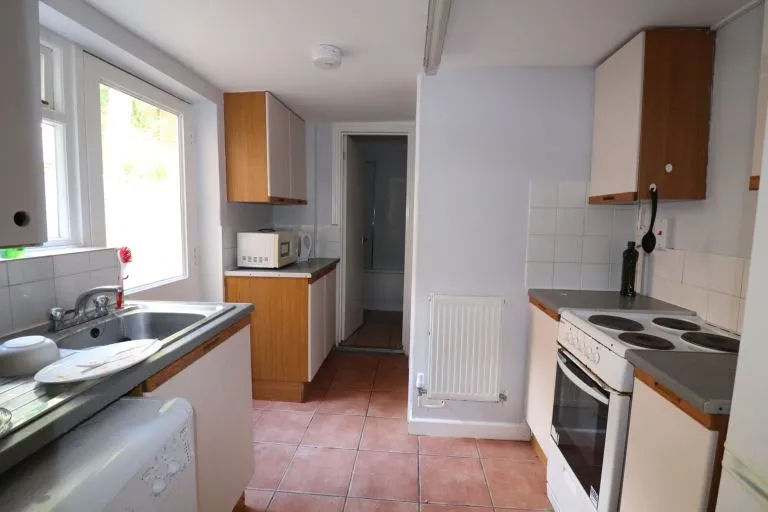 5 bedrooms in Boulter Street, Oxford, OX4 Book Online - The Rent Guru {16}
