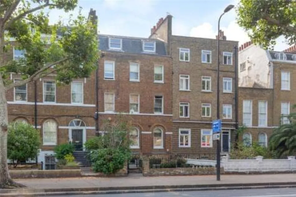 2 Bedroom Ground Floor Flat with Private Garden Access – Kennington £346 per week (£1,500 pcm)