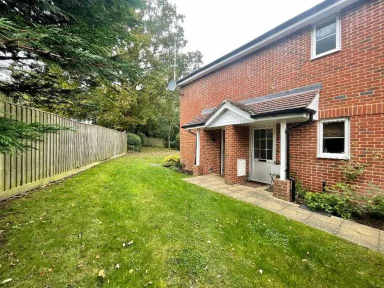 1 Bedroom Ground Floor Flat To Rent - Hollingworth Mews, Watford , WD25 0AB