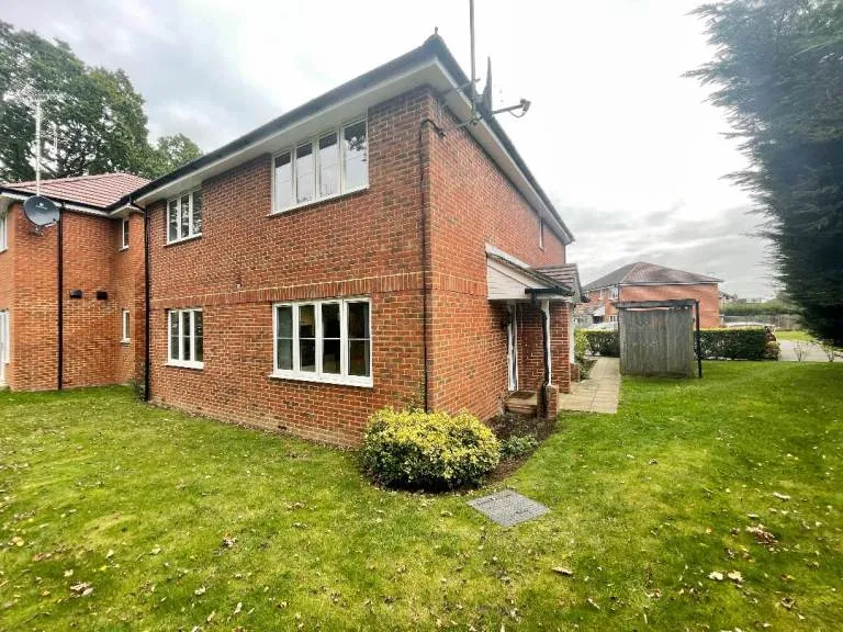 1 Bedroom Ground Floor Flat To Rent - Hollingworth Mews, Watford , WD25 0AB