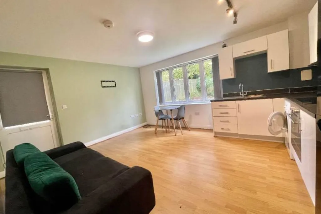 1 Bedroom Ground Floor Flat To Rent - Hollingworth Mews, Watford , WD25 0AB