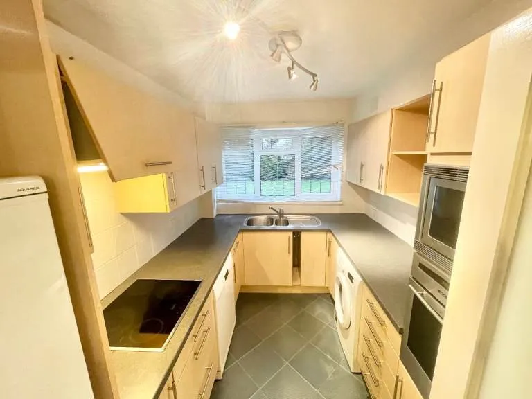 2 Bedroom Ground Floor Flat to Rent - Mardon, Westfield Park, Hatch End, Pinner HA5 4JQ