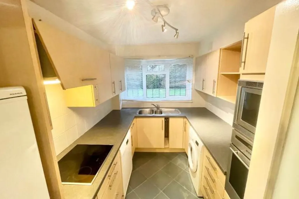 2 Bedroom Ground Floor Flat to Rent - Mardon, Westfield Park, Hatch End, Pinner HA5 4JQ