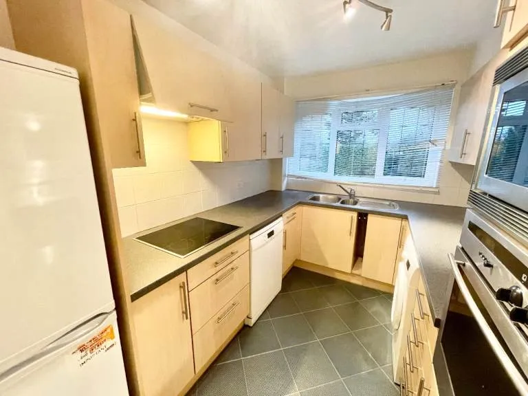 2 Bedroom Ground Floor Flat to Rent - Mardon, Westfield Park, Hatch End, Pinner HA5 4JQ