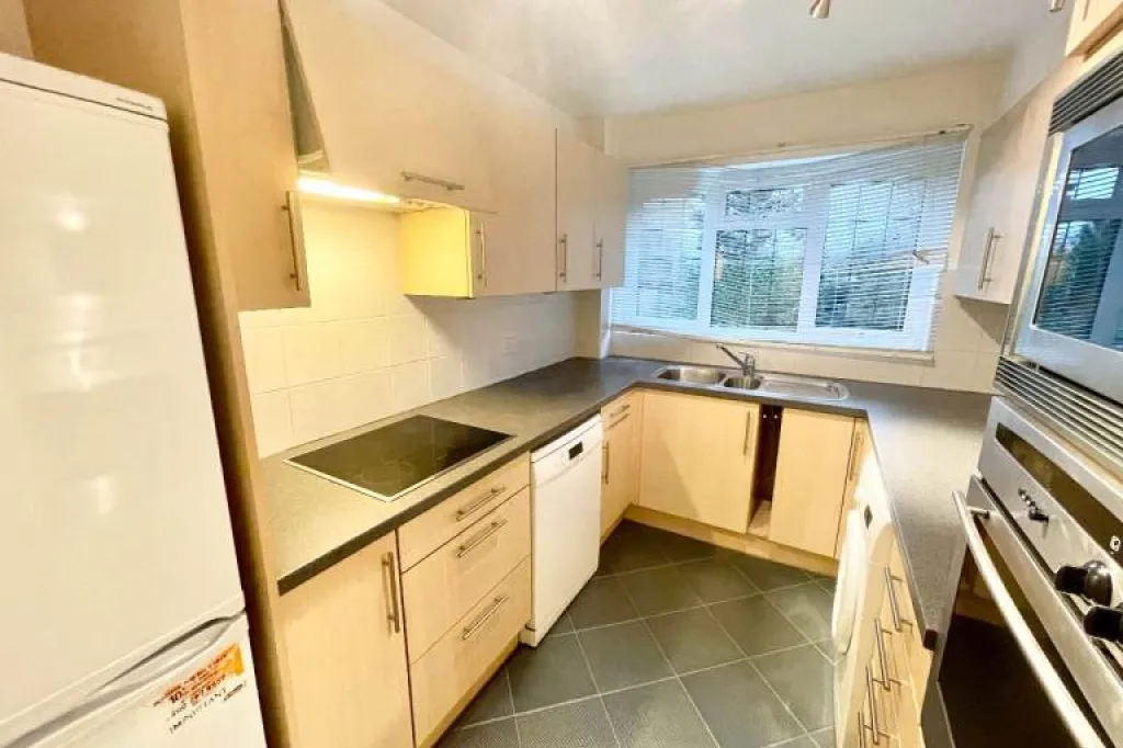 2 Bedroom Ground Floor Flat to Rent - Mardon, Westfield Park, Hatch End, Pinner HA5 4JQ
