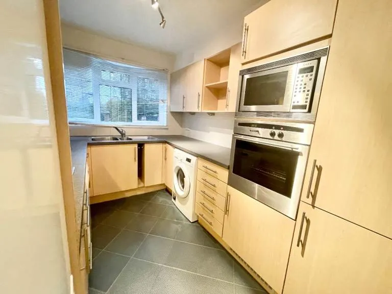 2 Bedroom Ground Floor Flat to Rent - Mardon, Westfield Park, Hatch End, Pinner HA5 4JQ
