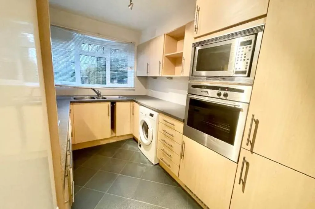2 Bedroom Ground Floor Flat to Rent - Mardon, Westfield Park, Hatch End, Pinner HA5 4JQ