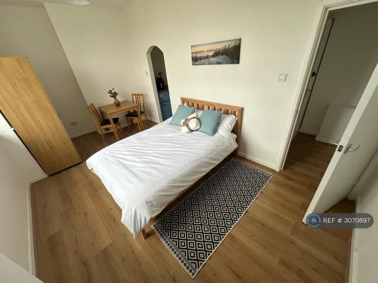 Studio flat in Victoria Road, Merseyside, CH45 (#3070897)