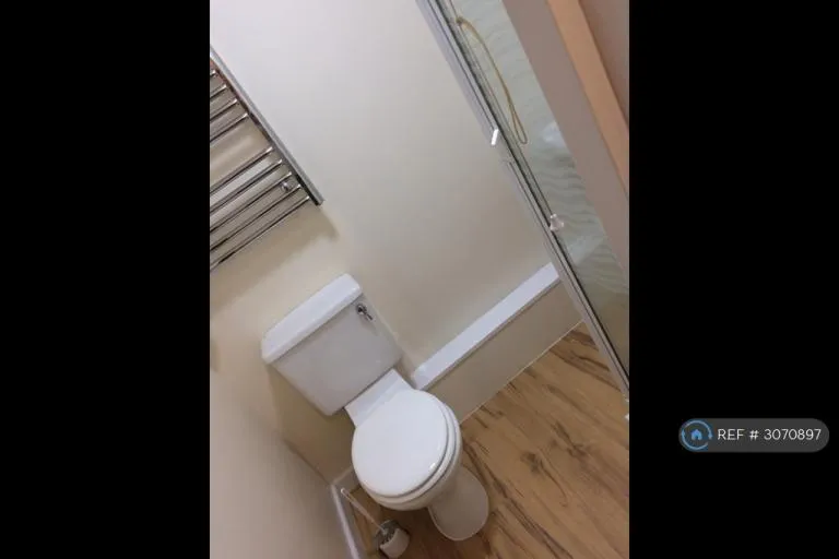 Studio flat in Victoria Road, Merseyside, CH45 (#3070897)